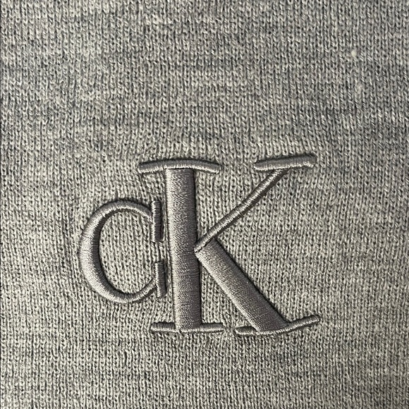 Calvin Klein Light Gray Knit Scarf - Picture 2 of 6